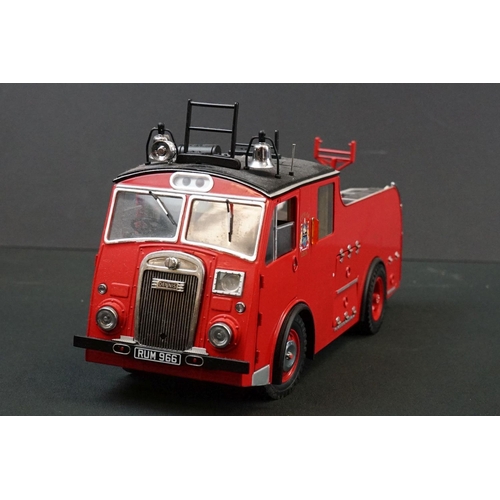 1009 - Boxed OC Original Classics ltd edn 1/18 OCLF8-1 Dennis F8 Fire Engine in Large diecast model, box wi... 