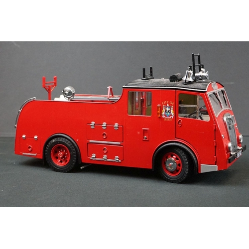 1009 - Boxed OC Original Classics ltd edn 1/18 OCLF8-1 Dennis F8 Fire Engine in Large diecast model, box wi... 