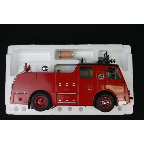 1009 - Boxed OC Original Classics ltd edn 1/18 OCLF8-1 Dennis F8 Fire Engine in Large diecast model, box wi... 