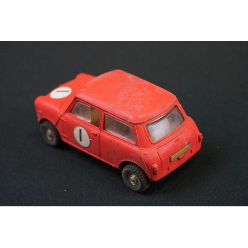 1245 - Five Triang Scalextric slot cars to include 2 x Austin Mini Cooper in green (missing a wheel) and re... 