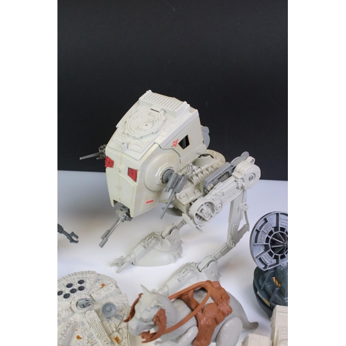 1512 - Star Wars - Original Star Wars AT-ST (missing hatch gun & back button), with 1 x Vehicle Maintenance... 