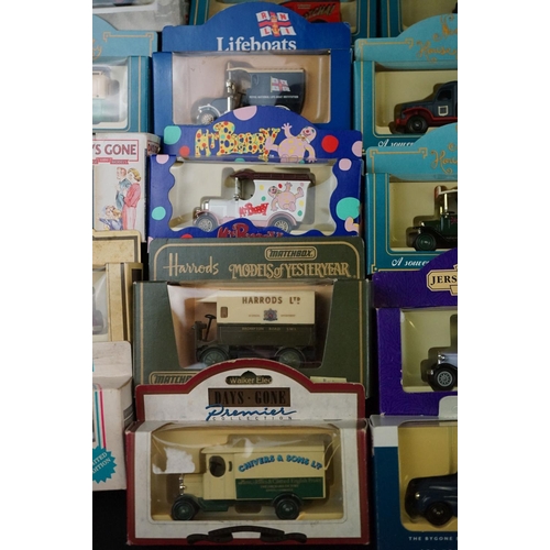 1173 - 45 Boxed diecast models to include Lledo, Saico, Oxford, Corgi etc