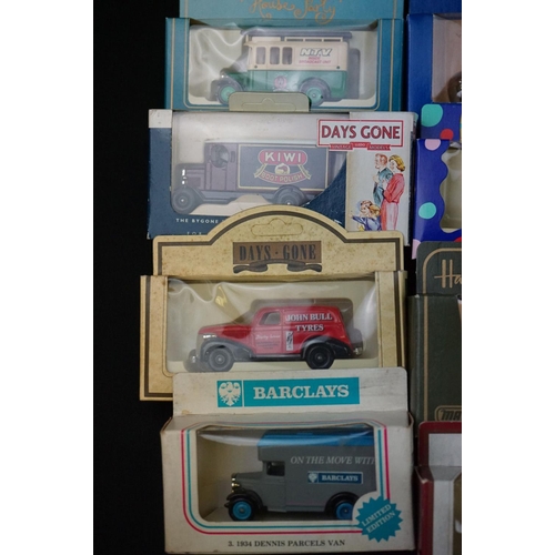 1173 - 45 Boxed diecast models to include Lledo, Saico, Oxford, Corgi etc