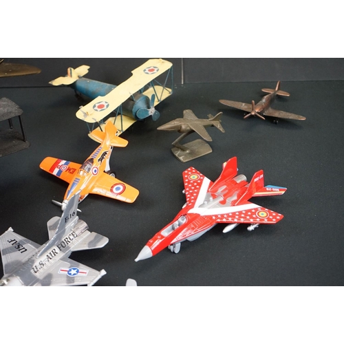 1179 - Collection of 16 metal aeroplane models to include desktop brass spitfires, diecast models (featurin... 