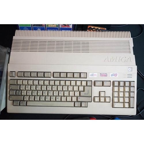 1382 - Retro Gaming - Amiga Commodore 500 Computer with 520 mouse, 2 x Quickshot II Turbo Joysticks (1 x Re... 