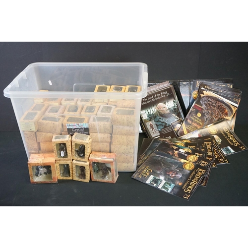 1453 - 100 boxed Eaglemoss Lord Of The Rings Collectors Models with associated magazines (vg overall)