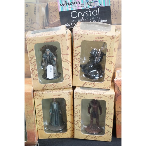 1453 - 100 boxed Eaglemoss Lord Of The Rings Collectors Models with associated magazines (vg overall)