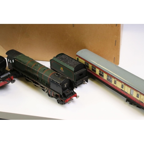 231 - Quantity of Hornby Dublo model railway to include Duchess of Montrose 4-6-2 locomotive, Royal Mail C... 