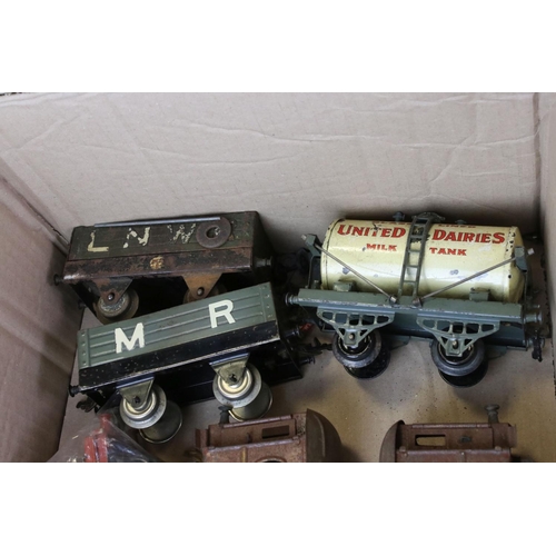 234 - 19 O gauge items of rolling stock to include Hornby, unmarked and ML Ltd, features ,coaches, wagons,... 