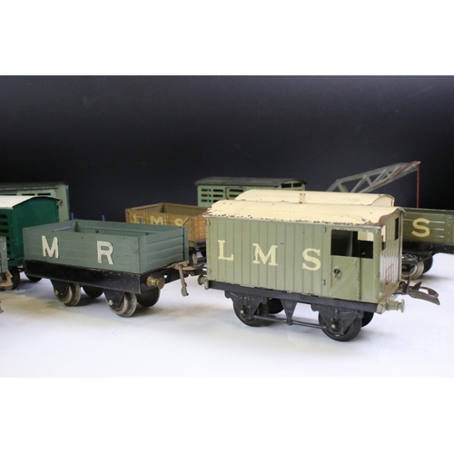 234 - 19 O gauge items of rolling stock to include Hornby, unmarked and ML Ltd, features ,coaches, wagons,... 