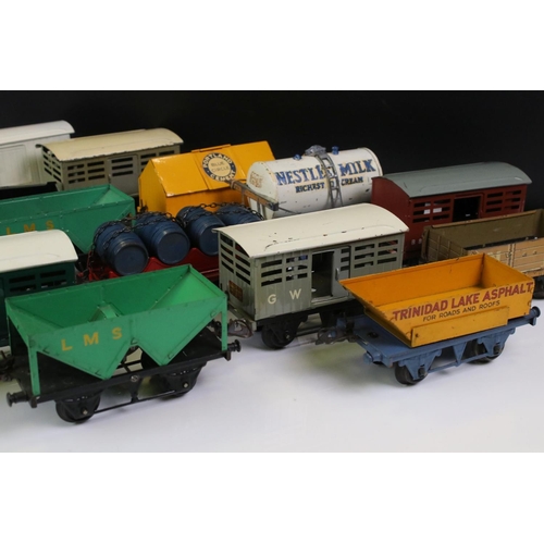 235 - 17 Hornby O gauge items of rolling stock to include Liverpool Cables flatbed, Refrigerator Van, Trin... 