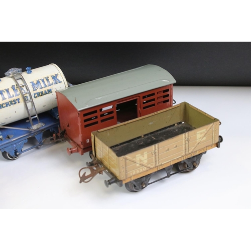 235 - 17 Hornby O gauge items of rolling stock to include Liverpool Cables flatbed, Refrigerator Van, Trin... 