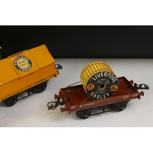 235 - 17 Hornby O gauge items of rolling stock to include Liverpool Cables flatbed, Refrigerator Van, Trin... 