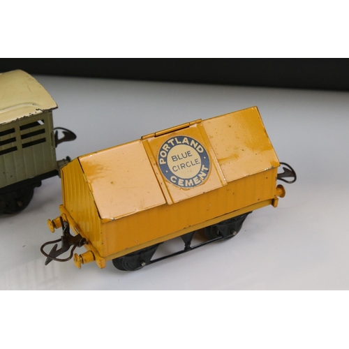 235 - 17 Hornby O gauge items of rolling stock to include Liverpool Cables flatbed, Refrigerator Van, Trin... 