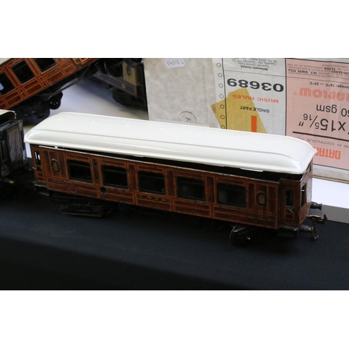 236 - Bing O gauge model railway to include a LNER 2568 Railcar plus 10 x coaches and another in parts, fe... 