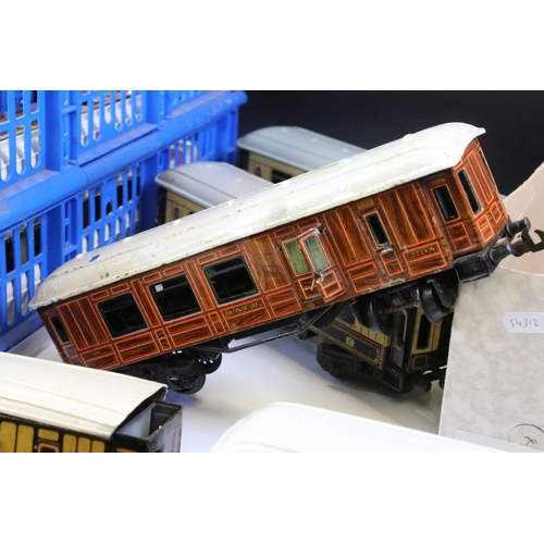 236 - Bing O gauge model railway to include a LNER 2568 Railcar plus 10 x coaches and another in parts, fe... 