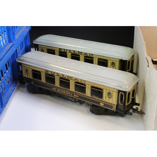 236 - Bing O gauge model railway to include a LNER 2568 Railcar plus 10 x coaches and another in parts, fe... 