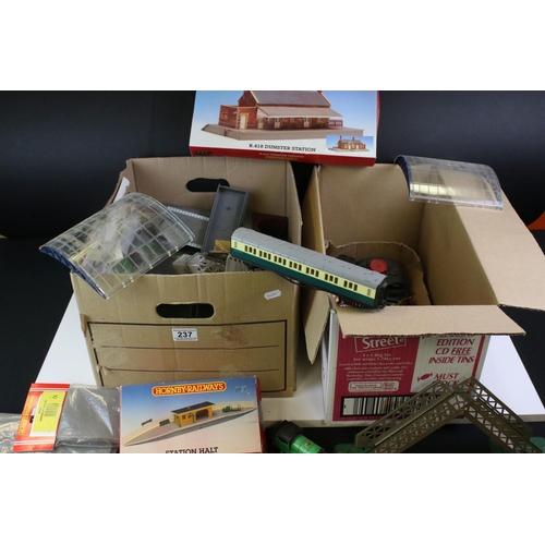 237 - Quantity of OO gauge model railway to include Hornby Thomas & Friends Percy locomotive, boxed Hornby... 