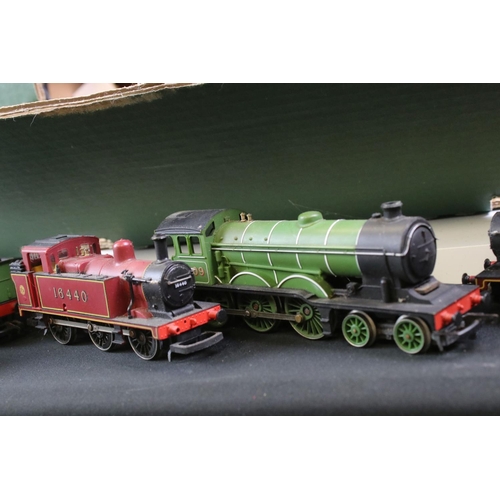 262 - Quantity of OO gauge model railway to include 2 x Hornby locomotives, rolling stocks, trackside plas... 