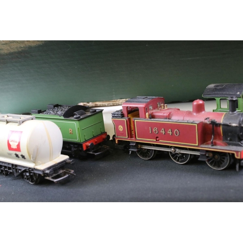 262 - Quantity of OO gauge model railway to include 2 x Hornby locomotives, rolling stocks, trackside plas... 