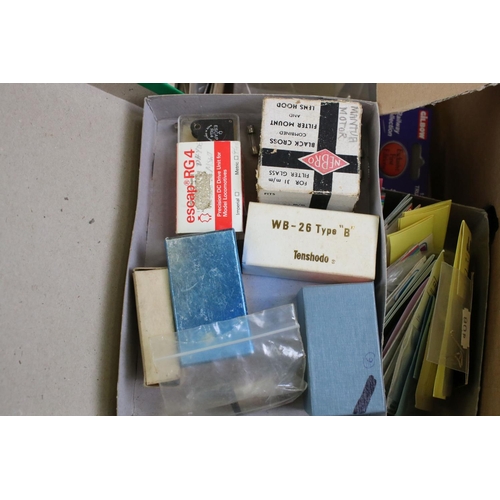 262a - Large quantity of OO gauge model railway metal & plastic accessories to include many bagged & boxed ... 