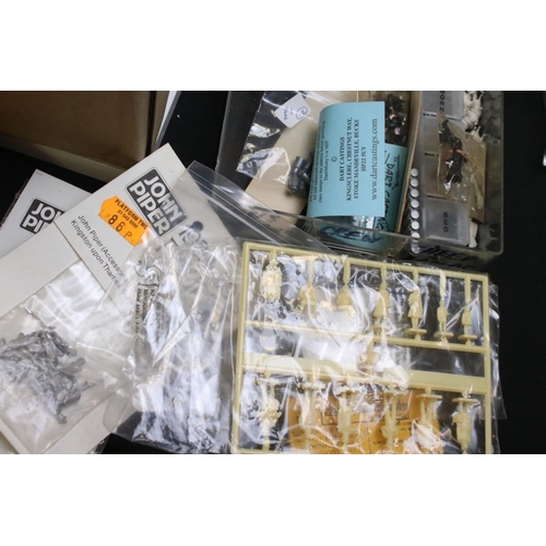 262a - Large quantity of OO gauge model railway metal & plastic accessories to include many bagged & boxed ... 