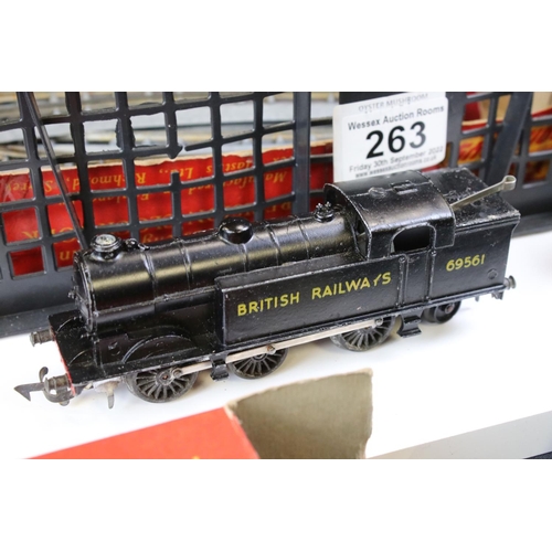 263 - Quantity of Triang OO gauge model railway to include clockwork BR 0-6-2 locomotive in black, 2 x coa... 