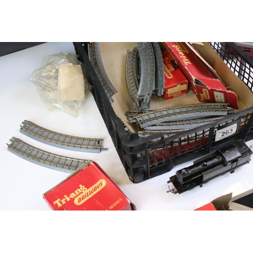 263 - Quantity of Triang OO gauge model railway to include clockwork BR 0-6-2 locomotive in black, 2 x coa... 