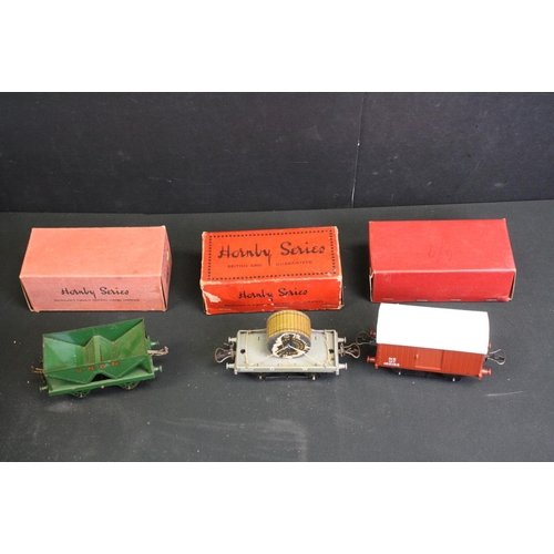 229 - 29 Boxed Hornby O gauge items of rolling stock to include Cement Wagon, No 1 Cattle Truck, Hooper Wa... 