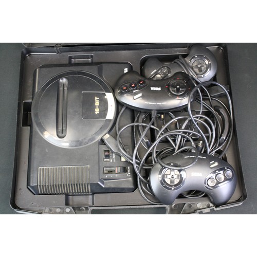 1417 - Retro Gaming - Cased Sega Mega Drive 16bit games console with 3 x original controllers, boxed Menace... 