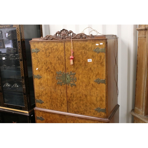 631 - Early to mid 20th century Queen Anne Revival Burr Walnut Cocktail Drinks Cabinet, the upper section ... 