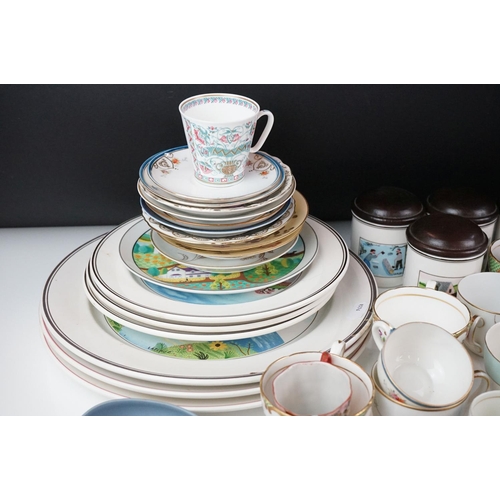 24 - Collection of mixed ceramics to include cabinet cups & saucers, teacups & saucers, coffee cans, brea... 