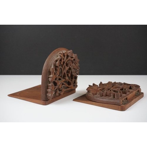 137 - Carved pair of Black Forest wooden folding book ends with detailed tree branch and pine cone decorat... 