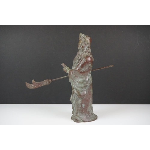 138 - Chinese bronze warrior statue of Guan Gong Yu standing holding a weapon, approx 27cm high