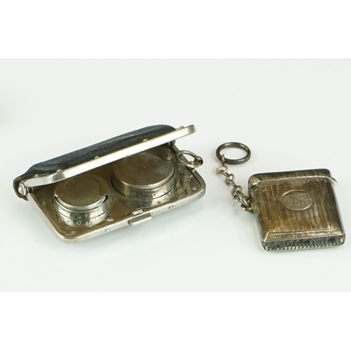 275 - A small group of hallmarked silver collectables to include vesta case, pill box, thimble..etc. toget... 