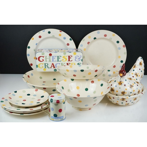 82 - Emma Bridgewater Polka Dot pattern ceramics to include a nesting hen egg basket with polka dot and b... 