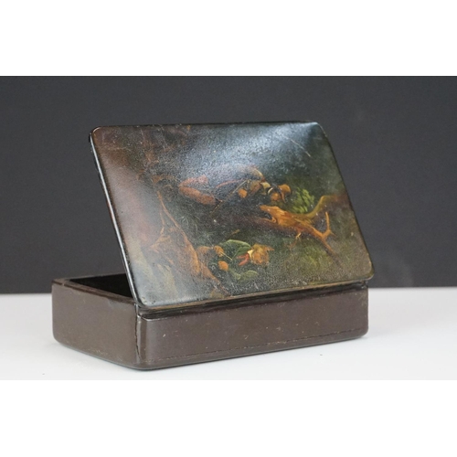 210 - An antique snuff box with decorative hand painted lid of a hunting scene.