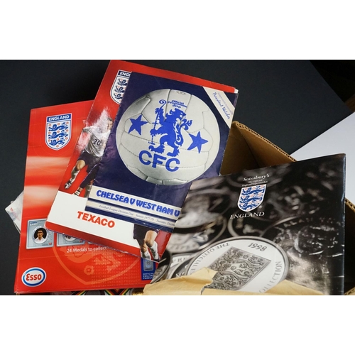 325 - A box of mixed collectables to include coins, tokens, advertising tins, crystals...etc..