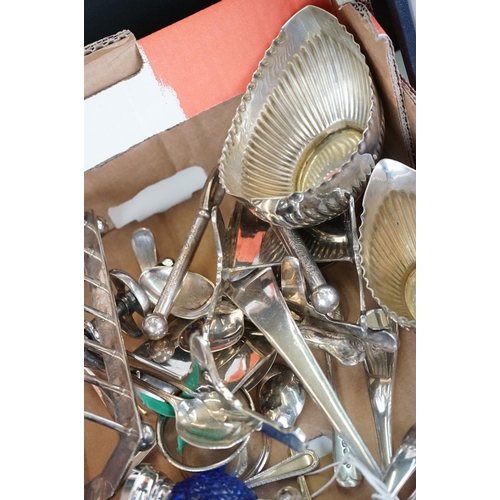 340 - A small collection of mixed silver plate to include sugar bowl, cream jug, cutlery and condiment dis... 