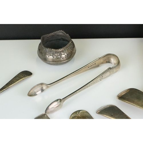 341 - A small collection of silver and silver plated cutlery to include a cased coffee bean spoon set.