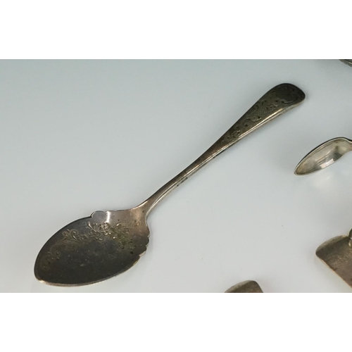 341 - A small collection of silver and silver plated cutlery to include a cased coffee bean spoon set.