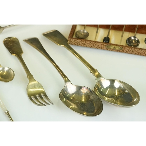 341 - A small collection of silver and silver plated cutlery to include a cased coffee bean spoon set.