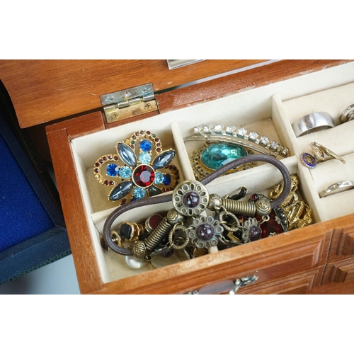 348 - A collection of mainly sterling silver jewellery to include Bracelets, Bangles, Necklaces and pendan... 