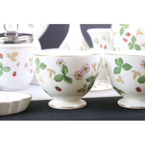 111 - Wedgwood ' Wild Strawberry ' pattern ceramics, over 75 pieces, to include 6 teacups (1 a/f) & saucer... 