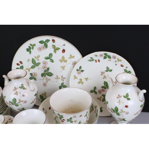 111 - Wedgwood ' Wild Strawberry ' pattern ceramics, over 75 pieces, to include 6 teacups (1 a/f) & saucer... 