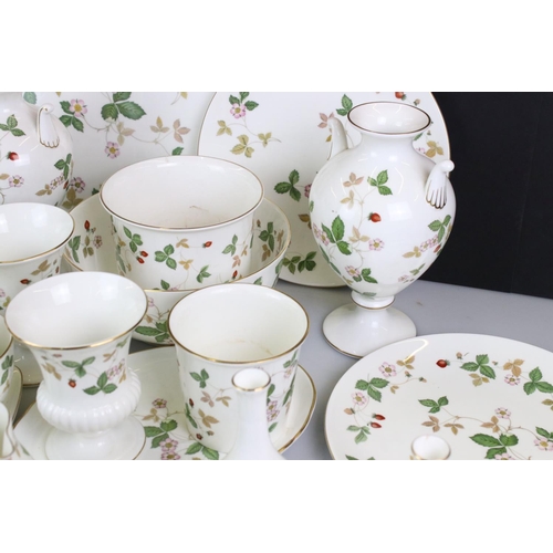 111 - Wedgwood ' Wild Strawberry ' pattern ceramics, over 75 pieces, to include 6 teacups (1 a/f) & saucer... 