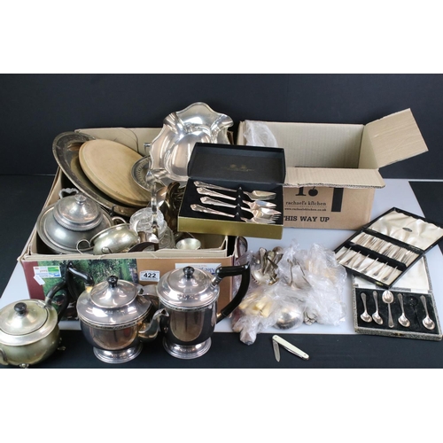 422 - Mixed Lot of Silver Plate including Walker & Hall Sauce Jugs plus Cased and Loose Cutlery