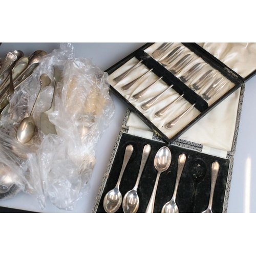 422 - Mixed Lot of Silver Plate including Walker & Hall Sauce Jugs plus Cased and Loose Cutlery