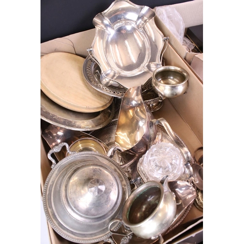 422 - Mixed Lot of Silver Plate including Walker & Hall Sauce Jugs plus Cased and Loose Cutlery