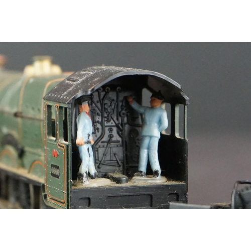 370 - Model train & carriage to include Triang & Lima